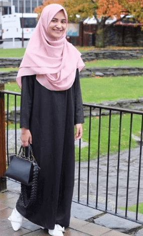 Inspirasi Fashion Hijab Artis Indonesia Ethica Collection