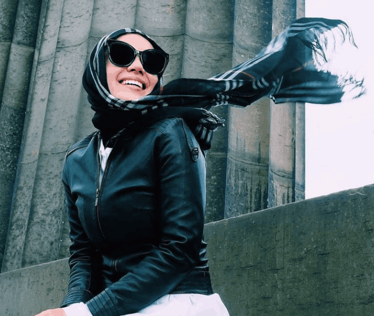 Inspirasi Hijab Ala Dewi Sandra Ethica Collection