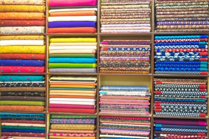 5 Jenis Kain Sarimbit Muslim untuk Tampil Stylish & Syar’i