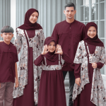 Bingung Keluarga Pakai Baju Apa Saat Menghadiri Wisuda Si Kakak? Nah, Inilah 10 Inspirasi Sarimbit Keluarga Terbaik untuk Menghadiri Wisuda