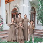 Outfit Seragam Keluarga? Sarimbit Keluarga Bikin Momen Jadi Makin Pecah, Tampil Kece Bareng Keluarga, Biar Makin Gaul di Segala Acara!