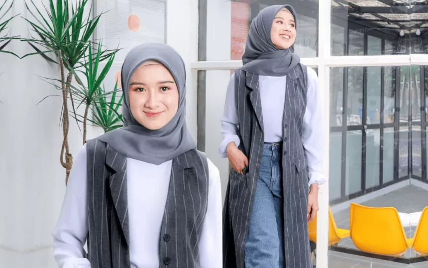 7 Inspirasi Outfit Ngantor dengan Outer Berhijab