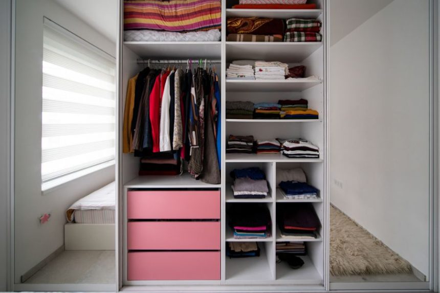 10 Cara Menyimpan Baju di Lemari agar Tidak Berjamur