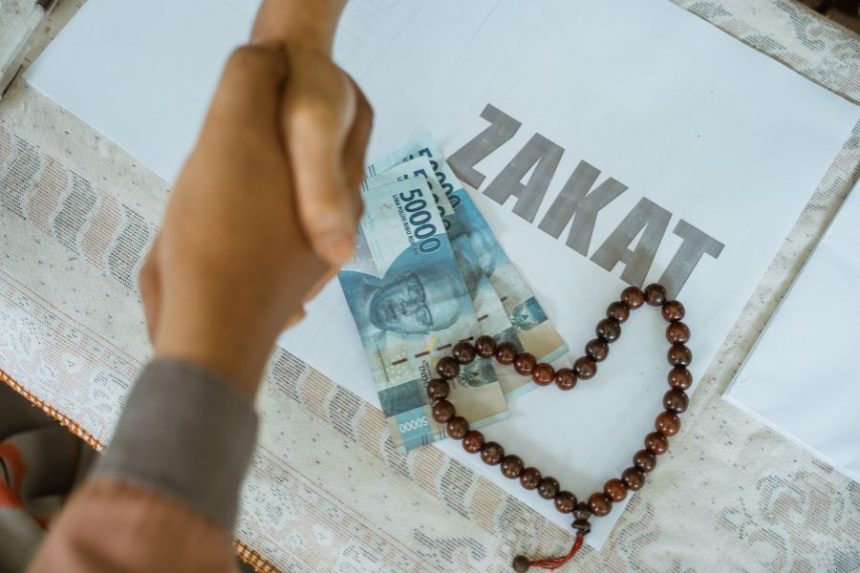 8 Golongan yang Berhak Menerima Zakat Yang Harus Diketahui